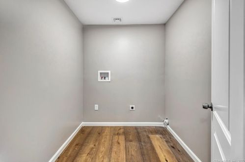 390 Marina Dr, Stratford CT  06614-2934 exterior