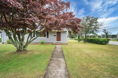 2 Brill Ave, Waterford, CT 06385-2003
