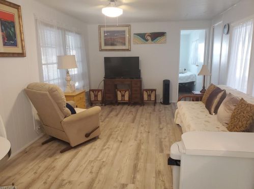 15 Topaz Ln, Naples, FL 34112-6268