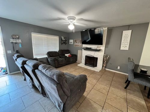 2242 Carlton Pl, Riverside CA  92507-5807 exterior