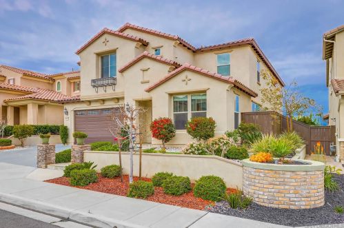 522 Adobe Estates Dr, Vista, CA 92083-1985