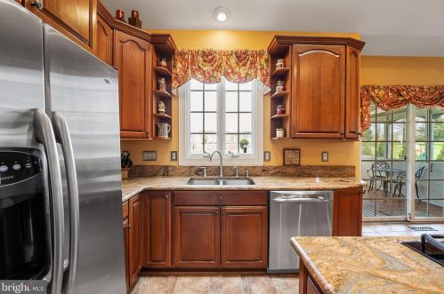 42306 Big Spg Ct, Leesburg VA 20176-6289 exterior