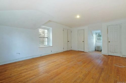 55 Meadowbrook Rd, White Plains NY  10605-2203 exterior