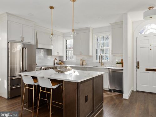1673 34th St, Washington, DC 20007-2742