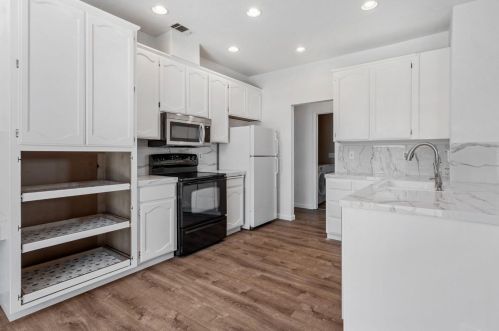 1285 Burgundy Ln, Manteca CA  95337-6874 exterior