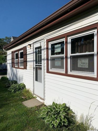 45 Union Ave, Center Moriches, NY 11934-3329
