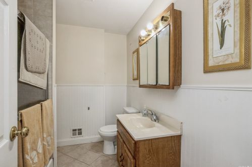 3 Mansfield Ln, Elwood NY  11731-4132 exterior