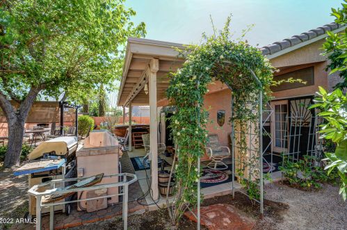 3822 Blackhawk Dr, Glendale AZ 85308-9487 exterior