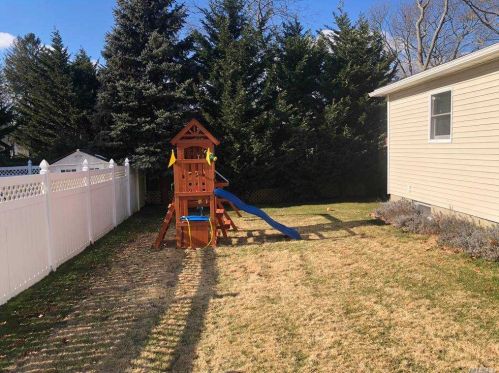 18 Olive St, Lake Grove NY  11755-3108 exterior