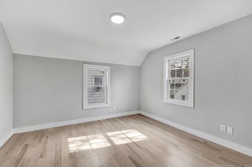 407 Jackson Ave, Bridgeport CT  06606-5573 exterior