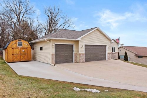 104 Riverview Dr, Beaver Dam, WI 53916-2782