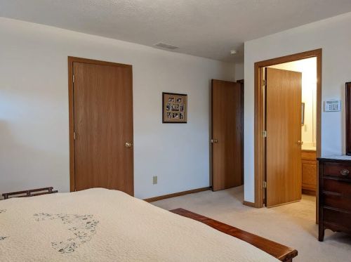 1771 Pinehurst Dr, Springfield OH 45502-7897 exterior