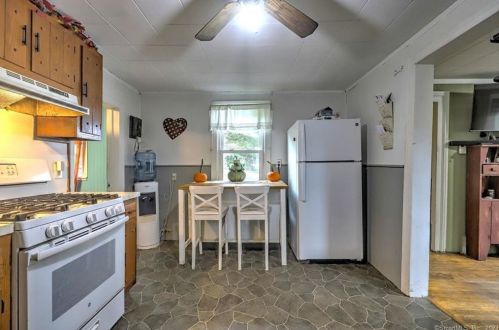 1 Hunters Ln, Ansonia CT  06401-2022 exterior