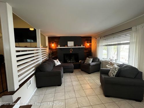26 Racoon Dr, Hazlet NJ  07730-1418 exterior