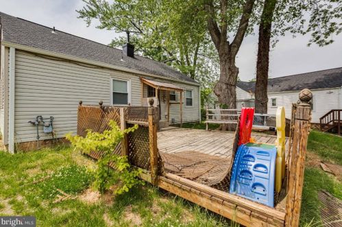 2053 Pimmit Dr, Falls Church VA  22043-1401 exterior