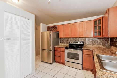 18951 22nd St, Hollywood FL  33029-3843 exterior