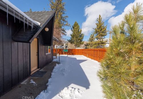 700 Country Club Blvd, Big Bear City CA  92314 exterior