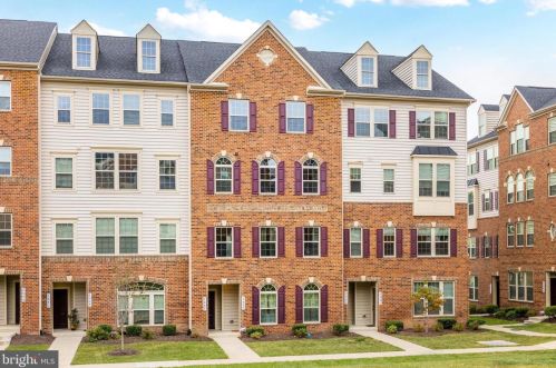 7067 Darbey Knoll Dr, Gainesville, VA 20155