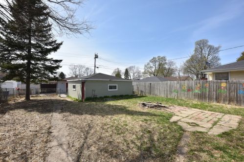 5769 92, Milwaukee WI 53225-2706 exterior