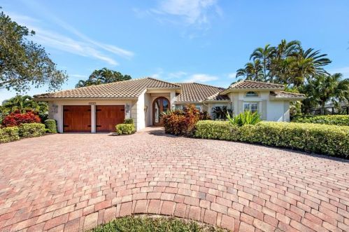 28820 Regis Ct, Bonita Springs, FL 34134-3335
