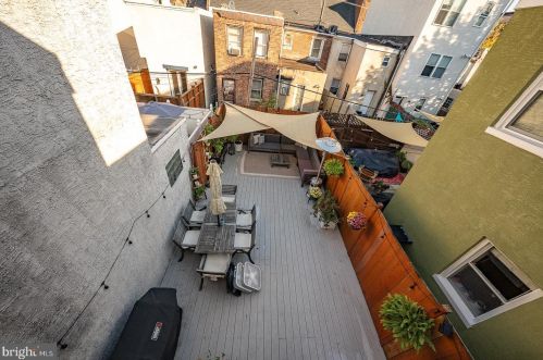 2041 Carpenter St, Philadelphia PA  19146-2616 exterior