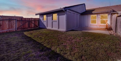 2818 Shasta Dr, Fairfield, CA 94533-6504