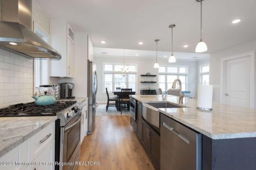 5 Fort Ave, Pelican Island NJ  08751-1512 exterior