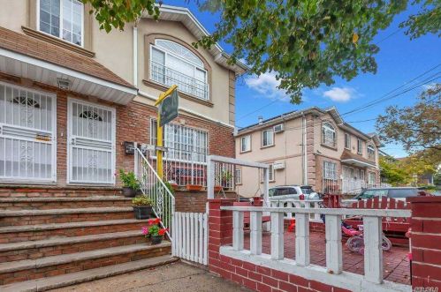 137-50 Thurston St, Jamaica, NY 11413-4035