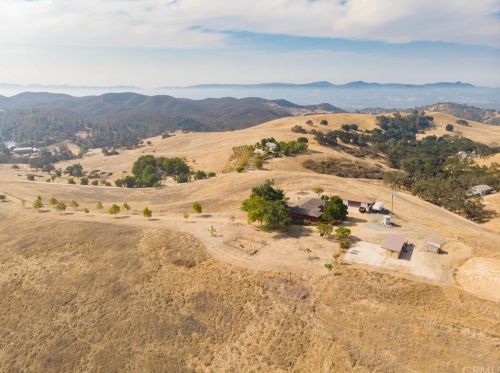 7491 Kingsbury Rd, Templeton, CA 93465-8305