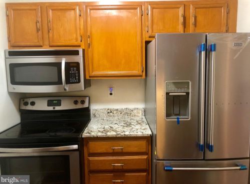 311 Stone Hurst Ct, New Castle DE  19720-3947 exterior