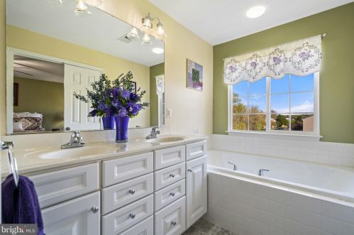 14238 Hunters Run Way, Gainesville VA  20155-4408 exterior