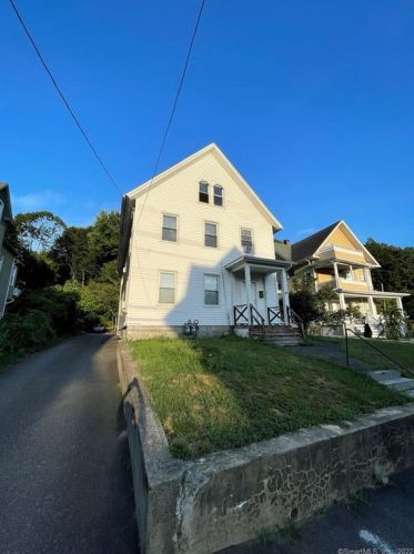 86 State St, Ansonia, CT 06401-3039