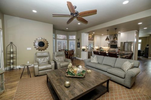 1955 Tuolumne Rd, Turlock CA  95382-8912 exterior