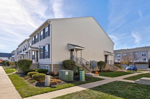 309 Slippery Elm Dr, Blacklick, OH 43004-8433