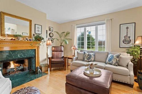 85 Copley Rd, South Glastonbury, CT 06073-2633