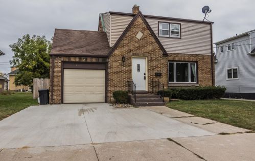 1329 19th St, Manitowoc WI  54220-5638 exterior