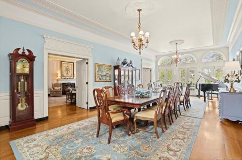 124 Old Battery Rd, Bridgeport CT  06605-3616 exterior