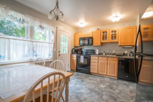 329 Cordial Rd, Yorktown Hgts NY  10598-2642 exterior