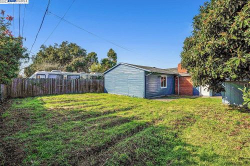 221 Cambridge Ave, San Leandro CA  94577-1825 exterior