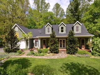 120 Ridgeview Dr, Hendersonville, NC 28792-9256