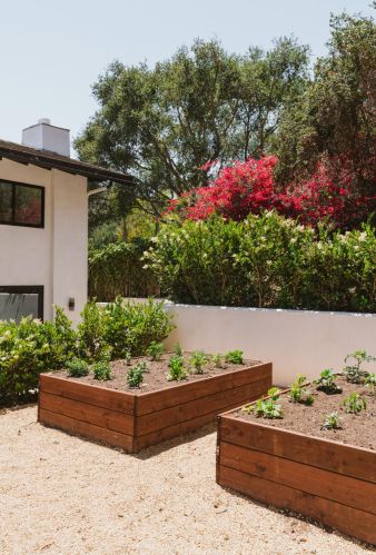 1328 Manitou Rd, Santa Barbara CA  93101-4942 exterior