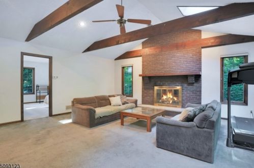 6 Dl Rd, Greystone Park NJ  07950-3303 exterior