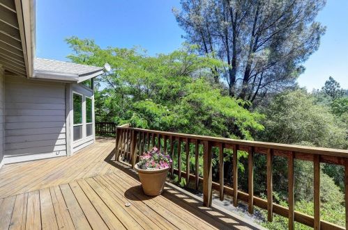 19221 Wolf Creek Rd, Grass Valley CA  95949-6913 exterior