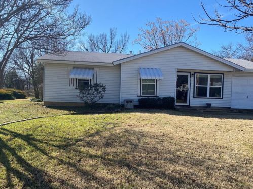 803 Denton Dr, Euless, TX 76039-3319