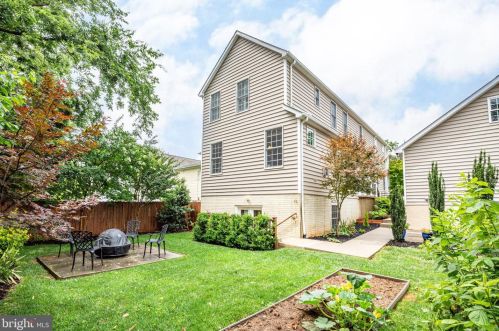 527 Willis St, Fredericksburg VA  22401-5650 exterior