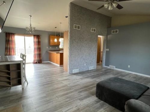 348 Woodridge Pl, Manitowoc WI  54220-7169 exterior