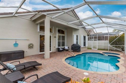 18860 29th St, Hollywood, FL 33029-2411