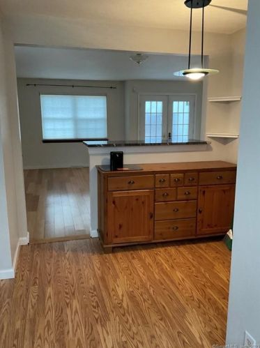 320 Red Oak Ln, Bridgeport, CT 06606-1453