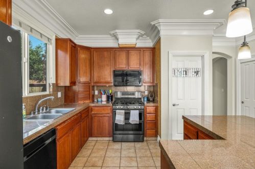 1451 Primavera Ave, Manteca CA  95336-6450 exterior
