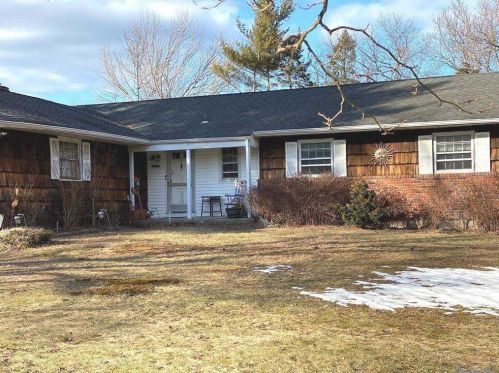 107 Rogues Path, Huntington Station, NY 11746-2740